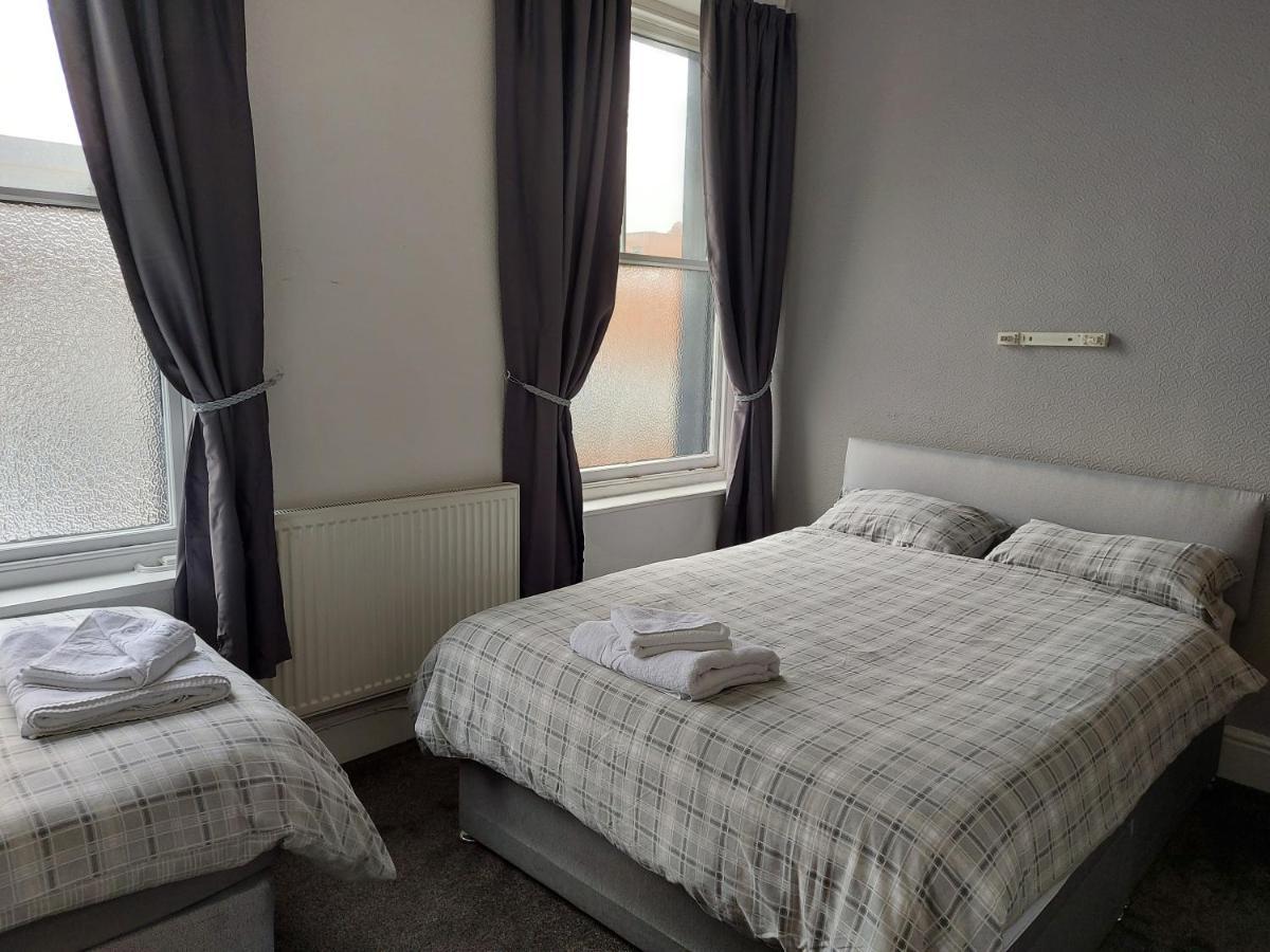 The Lodge Guest Accommodation Barrow-in-Furness Ngoại thất bức ảnh