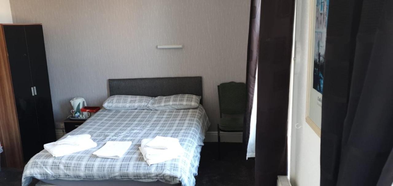 The Lodge Guest Accommodation Barrow-in-Furness Ngoại thất bức ảnh